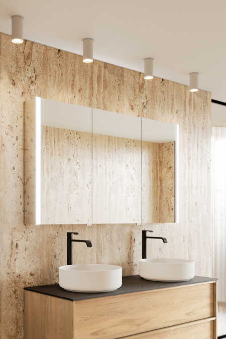 Kolmeovinen peilikaappi pintavalaistuksella Modena Q02