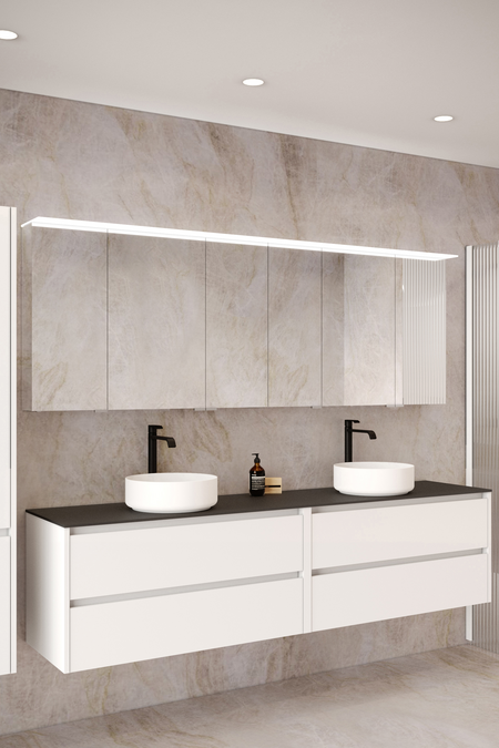 Kuusiovinen peilikaappi valolipalla Modena Q14