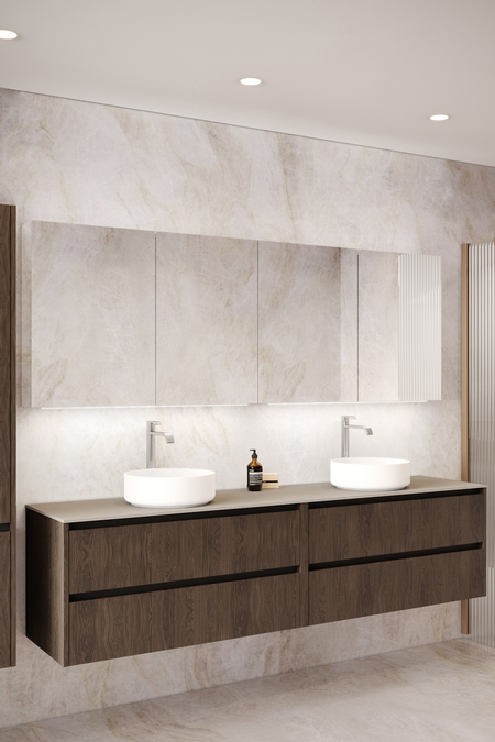 Neljäovinen peilikaappi hajavalaistuksella Modena Q16